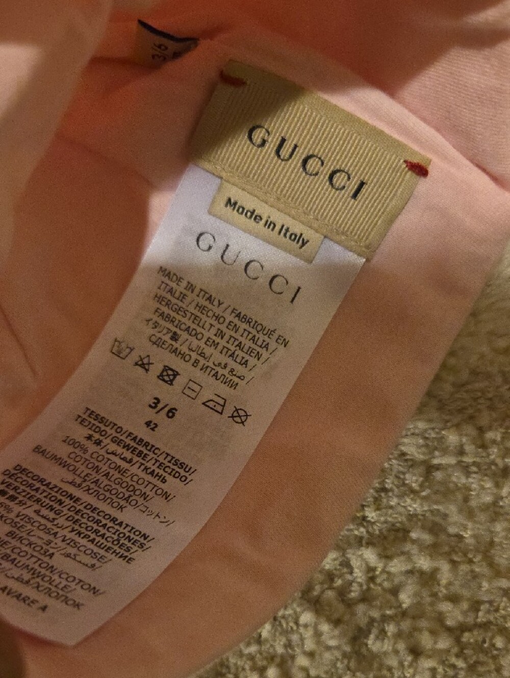 Gucci Pink Baby Hat and Bib Set with Signature Green-Red Stripe - Picture 2 of 10